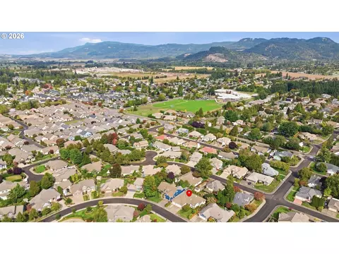 View/Area - 3115 Metolius Dr, Eugene, OR 97408 photo 3 of 3