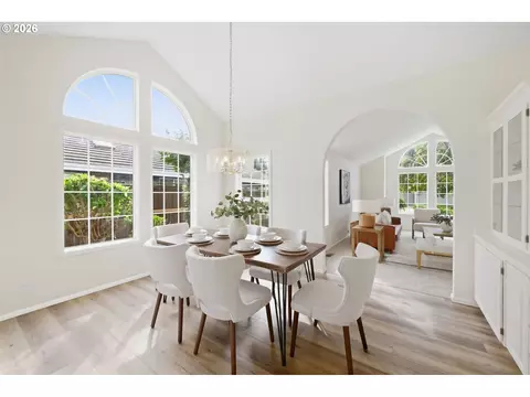 Dining - 3115 Metolius Dr, Eugene, OR 97408 photo 1 of 4