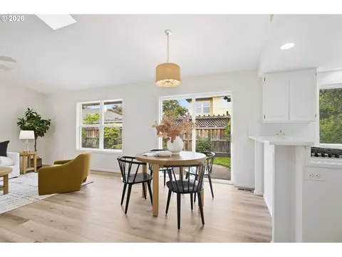 Dining - 3115 Metolius Dr, Eugene, OR 97408 photo 4 of 4
