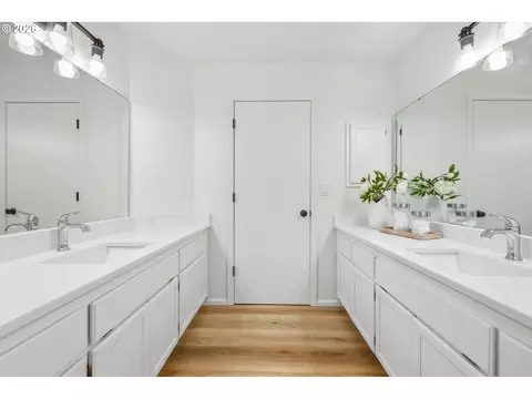 Bath - 3115 Metolius Dr, Eugene, OR 97408 photo 4 of 5
