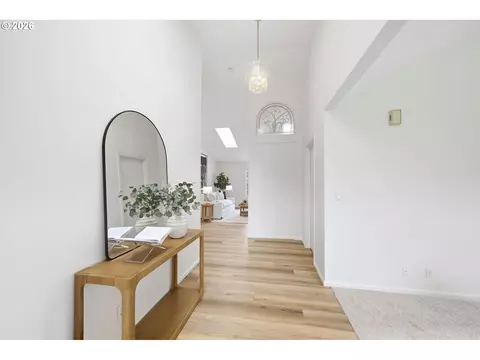 Entry Way - 3115 Metolius Dr, Eugene, OR 97408 photo 1 of 6