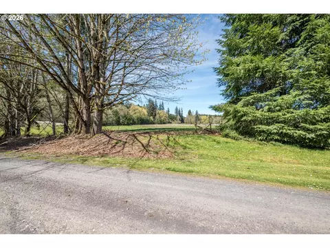 100 Magpie Dr, Castle Rock, WA 98611