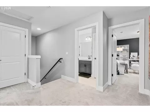 Entry Way - 723 SW 49th Dr, Gresham, OR 97080 photo 5 of 5
