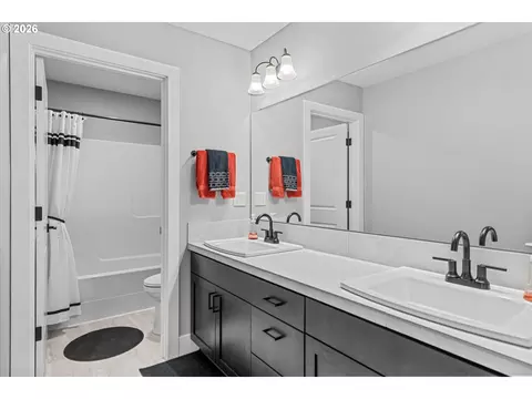 Bath - 723 SW 49th Dr, Gresham, OR 97080 photo 5 of 5