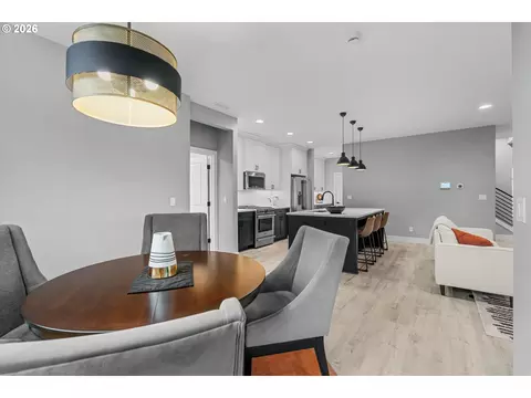 Dining - 723 SW 49th Dr, Gresham, OR 97080 photo 2 of 2