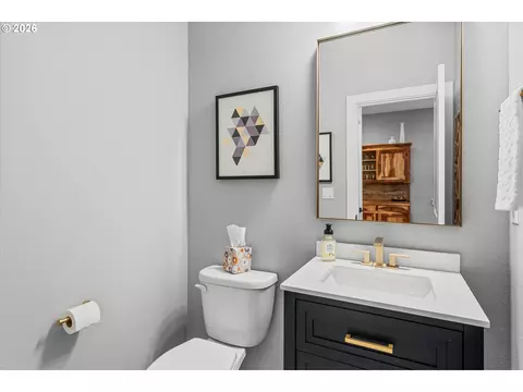 Bath - 723 SW 49th Dr, Gresham, OR 97080 photo 1 of 5
