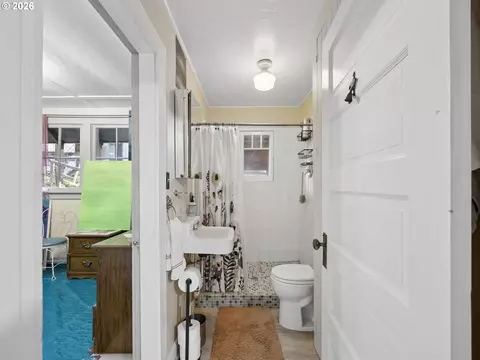 Bath - 26630 E Roberts Rd, Welches, OR 97067 photo 1 of 1