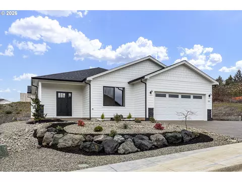941 Sand Pines Ave, Sutherlin, OR 97479