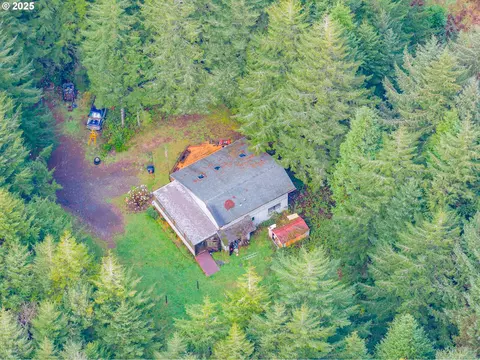 62299 Crown Point Rd, Coos Bay, OR 97420