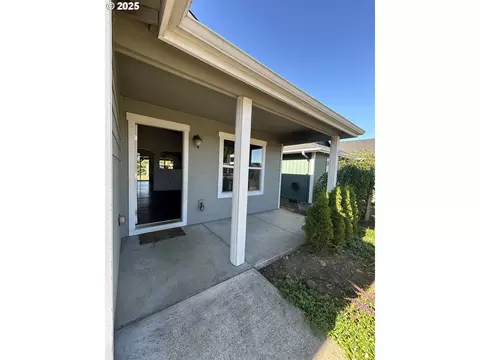 1633 SE Jonathan Ave, Dallas, OR 97338
