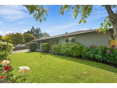 Exterior - 992 Travis Ave, Eugene, OR 97404 photo 2 of 9