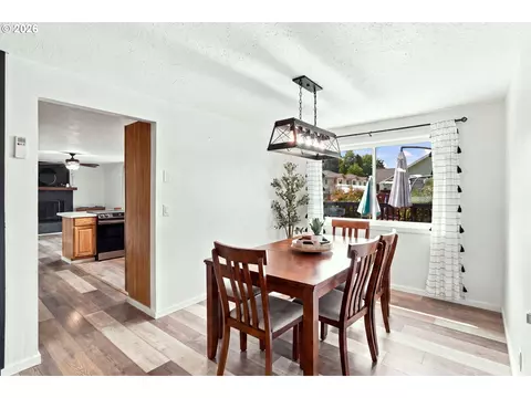 Dining - 992 Travis Ave, Eugene, OR 97404 photo 1 of 2