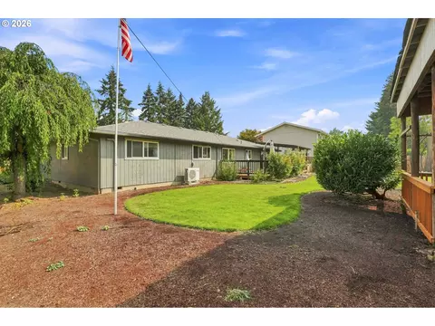 Exterior - 992 Travis Ave, Eugene, OR 97404 photo 7 of 9