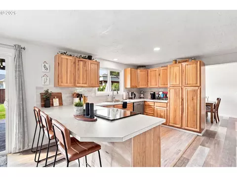 Kitchen - 992 Travis Ave, Eugene, OR 97404 photo 1 of 5