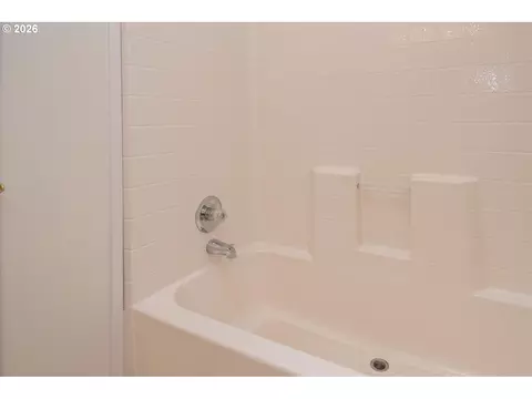 Bath - 119 SE 216th Ave, Gresham, OR 97030 photo 2 of 3