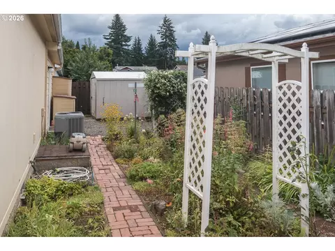 Exterior - 119 SE 216th Ave, Gresham, OR 97030 photo 2 of 6