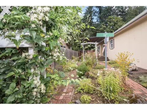 Exterior - 119 SE 216th Ave, Gresham, OR 97030 photo 6 of 6