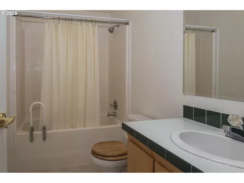 Bath - 119 SE 216th Ave, Gresham, OR 97030 photo 3 of 3