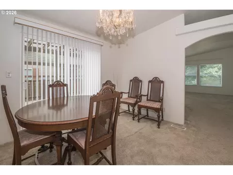 Dining - 119 SE 216th Ave, Gresham, OR 97030 photo 3 of 4