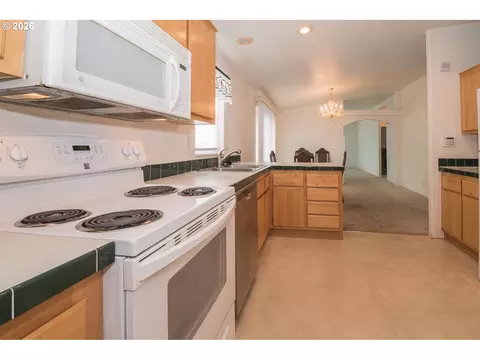 Kitchen - 119 SE 216th Ave, Gresham, OR 97030 photo 3 of 3