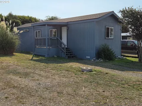29450 Ellensburg Ave #802, Gold Beach, OR 97444