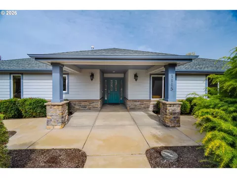 1115 Skookum Dr, Silverton, OR 97381