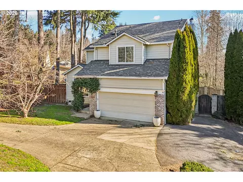 5966 Frost Ln, Lake Oswego, OR 97035