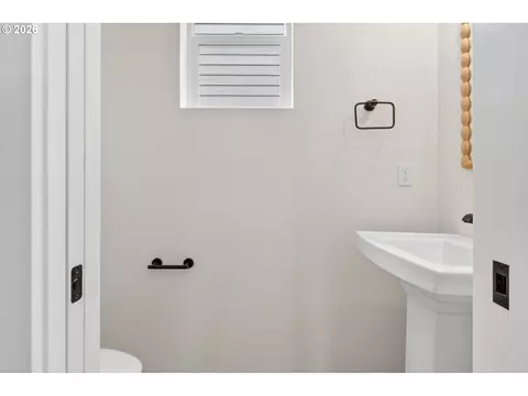Bath - 4055 SW Mckinley St, Gresham, OR 97080 photo 1 of 7