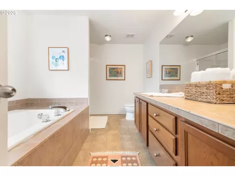 Bath - 38853 Redwood St, Sandy, OR 97055 photo 3 of 5