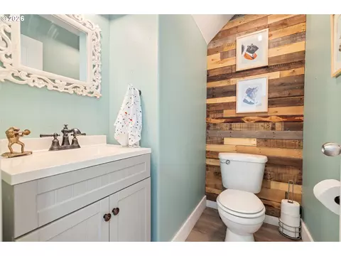 Bath - 38853 Redwood St, Sandy, OR 97055 photo 1 of 5