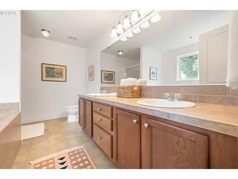 Bath - 38853 Redwood St, Sandy, OR 97055 photo 4 of 5
