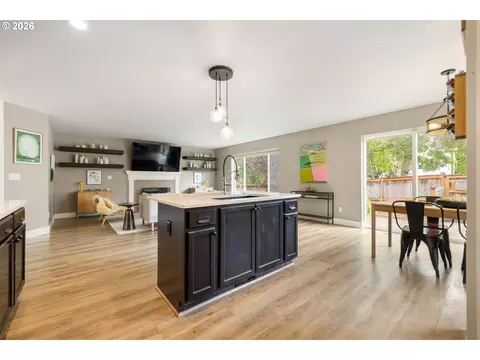 Kitchen - 38853 Redwood St, Sandy, OR 97055 photo 4 of 4