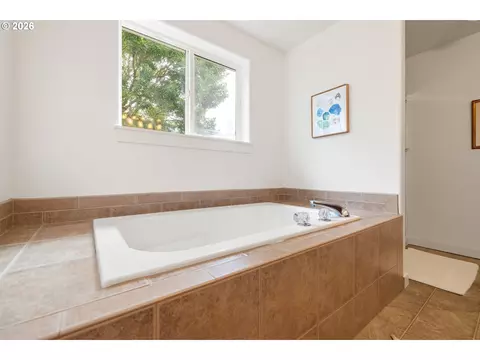 Bath - 38853 Redwood St, Sandy, OR 97055 photo 5 of 5