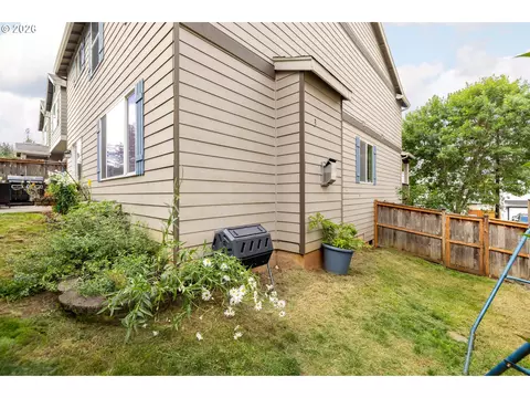 Exterior - 38853 Redwood St, Sandy, OR 97055 photo 9 of 12