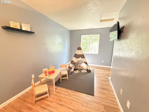 Bedroom - 3625 Kendra St, Eugene, OR 97404 photo 4 of 4