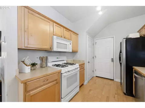 Kitchen - 3625 Kendra St, Eugene, OR 97404 photo 2 of 5