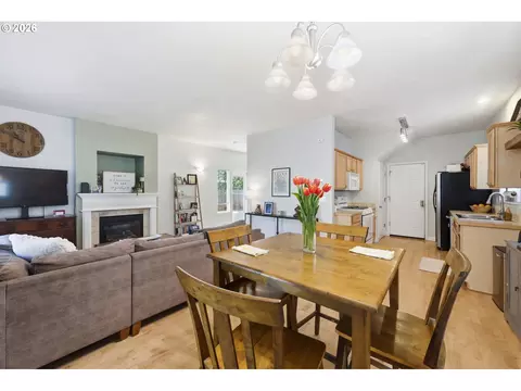 Dining - 3625 Kendra St, Eugene, OR 97404 photo 2 of 3
