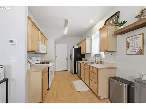 Kitchen - 3625 Kendra St, Eugene, OR 97404 photo 3 of 5