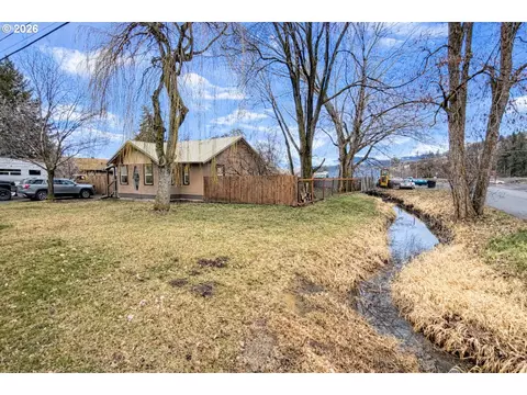 102 Lake Ave, La Grande, OR 97850