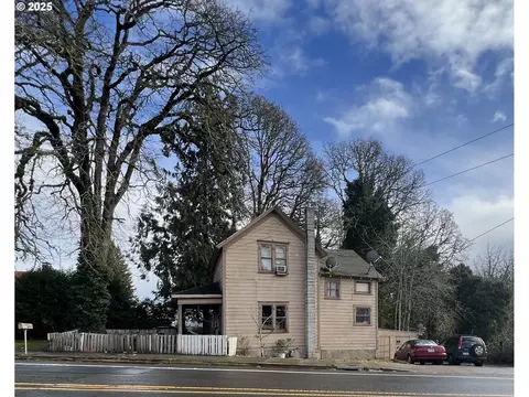 809 S Trade St, Amity, OR 97101