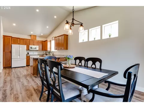 5427 King Arthur Ct, Eugene, OR 97402 photo 10
