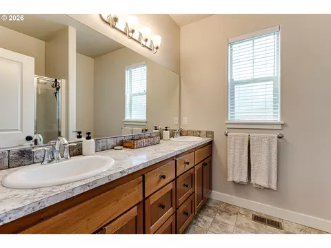 5427 King Arthur Ct, Eugene, OR 97402 photo 13