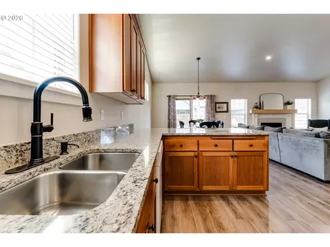5427 King Arthur Ct, Eugene, OR 97402 photo 8