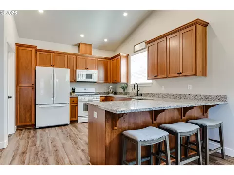 5427 King Arthur Ct, Eugene, OR 97402 photo 6