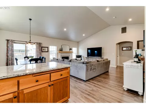 5427 King Arthur Ct, Eugene, OR 97402 photo 9
