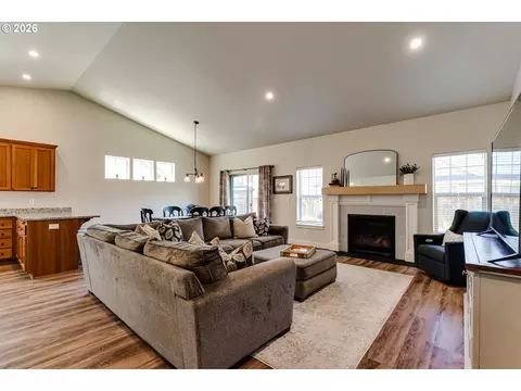 5427 King Arthur Ct, Eugene, OR 97402 photo 5