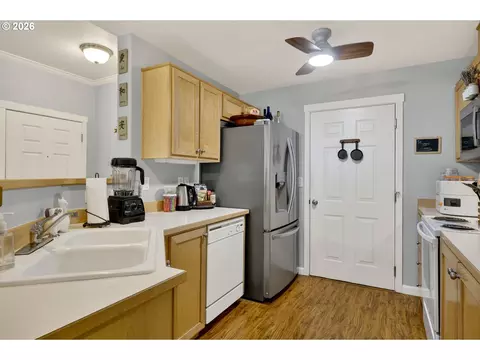 Kitchen - 14830 SW Sandhill Loop #102, Beaverton, OR 97007 photo 2 of 3