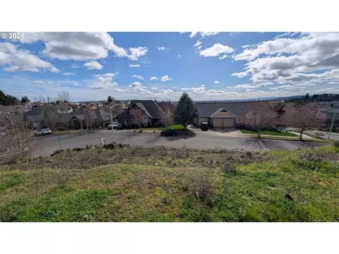 2683 NW Mt Hood Dr, Mcminnville, OR 97128