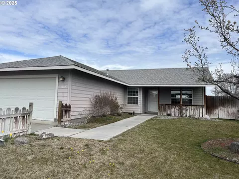 1382 SW Riverhill Dr, Hermiston, OR 97838