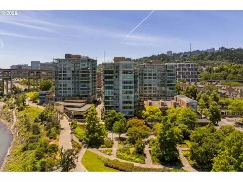 1920 S River Dr #E1204, Portland, OR 97201